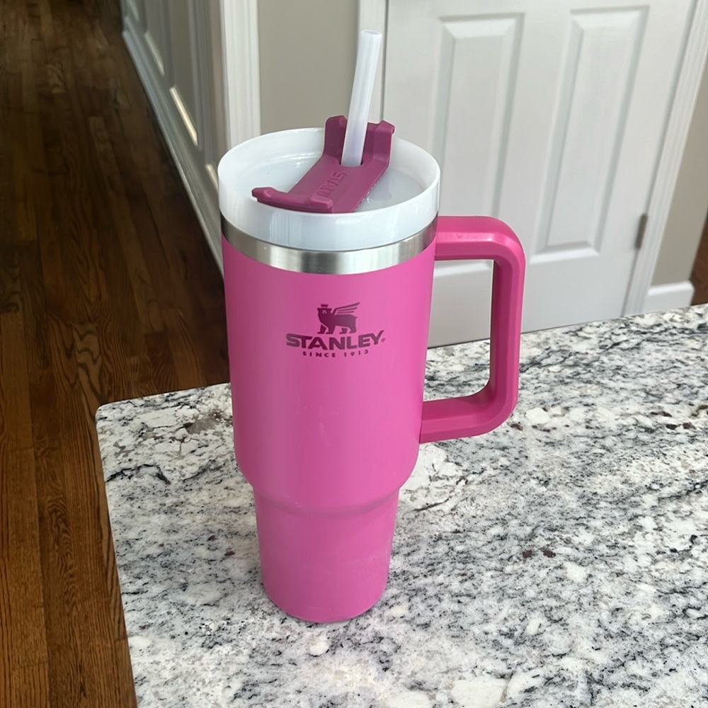 40oz pink Stanley. Some small dents/scratches but overall good shape